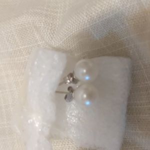 Faux pearl stud earrings pair of 4